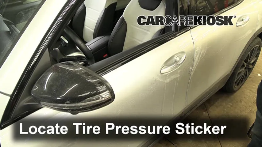 2020 Mercedes-Benz GLB250 4Matic 2.0L 4 Cyl. Turbo Pneus et roues Vérifier la pression des pneus